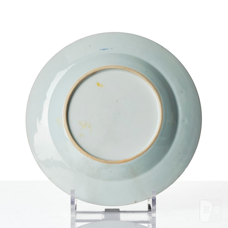 A set of the three famille rose armorial dinner plates, - 图3